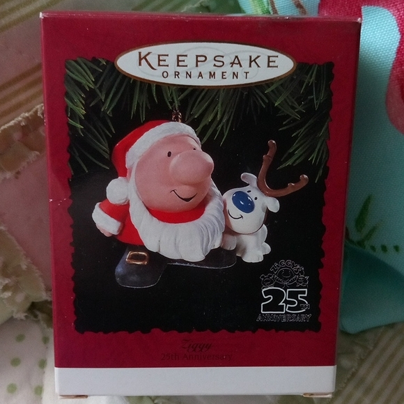 Vintage Ziggy 1996 Hallmark Ornament - Picture 2 of 5